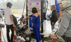 Giá xăng bật tăng trở lại, RON95 lên mức 19.594 đồng/lít