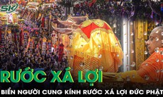 Biển người cung kính rước xá lợi Đức Phật quanh hồ Gươm