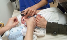 Bệnh lý võng mạc trẻ sinh non có thể gây mù lòa nếu không được điều trị kịp thời