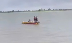 Thương tâm: Đi bắt cáy, hai mẹ con gặp nạn dưới sông