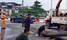 Phạt đến 40 triệu xe tự chế làm rơi bó sắt 12 mét khiến cầu Chương Dương tê liệt