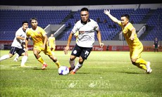 V-League: ‘Nóng’ cuộc đua trụ hạng