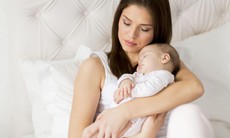 Lý do những bà mẹ bị trầm cảm sau sinh cần được tăng cường kết nối mẹ - con