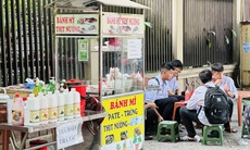 Cha mẹ 'chết lặng' khi biết con hút thuốc lá điện tử