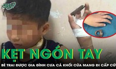 Cứu bé trai mắc kẹt tay, người nhà 'vác' cả cửa sắt vào viện
