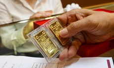 Giá vàng đảo chiều đi xuống nhưng vẫn cao hơn thế giới gần 16 triệu đồng