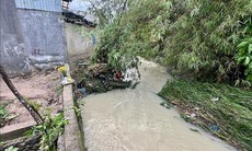 Nỗ lực tìm kiếm bé gái bị nước cuốn trôi sau mưa lớn