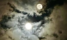 Sự thật về hai Mặt Trăng xuất hiện cùng lúc những ngày qua