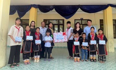 Trao học bổng, thăm hỏi, tặng quà cho hàng nghìn trẻ em có hoàn cảnh khó khăn