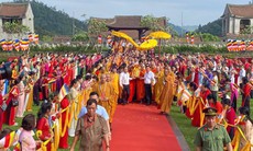 Hình ảnh xá lợi Đức Phật được cung rước về Cung Trúc Lâm Yên Tử