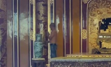 Danh tính người có hành vi ngồi trên ngai vua trong Đại nội Huế