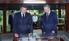 Tổng Bí thư Tô Lâm và Tổng thống Pháp thăm Khu di tích Chủ tịch Hồ Chí Minh tại Phủ Chủ tịch