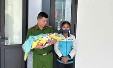 Đi tuần tra, công an xã bất ngờ phát hiện bé trai sơ sinh bị bỏ rơi