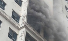 Video cháy căn hộ ở chung cư HH Linh Đàm, khói đen mù mịt