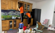 Sống chung với ... người giúp việc