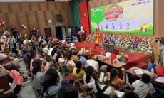 Những cô bé, cậu bé quên cơn đau, hào hứng xem ảo thuật, ca nhạc trong Tết thiếu nhi sớm