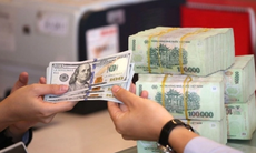 Giá USD tiếp tục leo cao