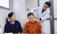 16 tiếng bác sĩ phẫu thuật bảo tồn dây thần kinh mặt
cho bé gái 14 tuổi mắc u não hiếm gặp 