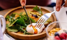 6 thực phẩm nên ăn trước khi uống rượu