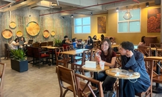 Ngồi chơi ở quán cà phê có cần 'giữ trật tự'?