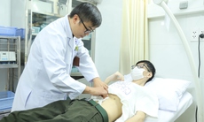 Thanh niên 19 tuổi bị teo cơ, dạ dày sa xuống vùng mào chậu, hẹp môn vị do thức khuya, nghiện game
