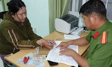 Giả vờ mua vé số, nữ quái ra tay cướp giật