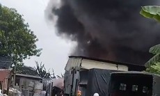 TP Hồ Chí Minh: Cháy lớn nhà xưởng nhựa ở Hóc Môn, thiêu rụi nhiều tài sản