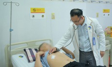 Cứu thanh niên bị đâm nhiều nhát xuyên tim, phổi được chuyển từ Campuchia về Việt Nam