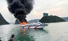 Tàu cao tốc bất ngờ bốc cháy trên biển