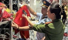 Khởi tố đối tượng buôn bán hơn 35.000 bộ quần áo thể thao giả nhãn hiệu lớn