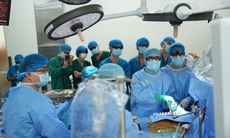 Bác sĩ Việt Nam trình diễn phẫu thuật nội soi toàn bộ thay cùng lúc 2 van tim trước chuyên gia quốc tế