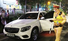 Quay đầu né chốt nồng độ cồn, tài xế xe sang vẫn nhận 'combo' phạt