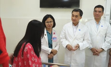 Bộ trưởng Bộ Y tế tặng Bằng khen ê- kíp thông tim bào thai cho thai phụ Singapore 