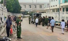 Ra quân xử lý điểm 'nóng' lấn chiếm vỉa hè cạnh BV Hữu nghị Đa khoa Nghệ An