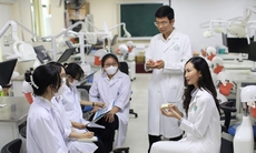 Bác sĩ Ấn Độ đến Đại học Y Dược ở Hà Nội học thạc sĩ y khoa