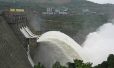 Mở tiếp cửa xả đáy thứ 3 thủy điện Hòa Bình ứng phó với mưa lớn