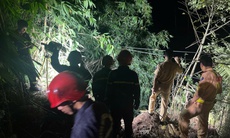 Xuyên đêm cứu hộ tài xế xe đầu kéo rơi xuống vực sâu 70m