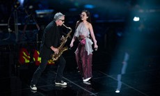 Phương Mỹ Chi trình diễn 'Vũ trụ có anh' phiên bản độc nhất với live band