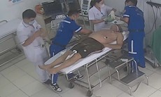 Video ‘thần tốc’ ép tim cứu người ngưng tim, ngưng thở trên bãi biển Nha Trang