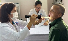 Khám bệnh, cấp thuốc miễn phí cho 300 đối tượng chính sách tại Nghĩa Lộ, Lào Cai