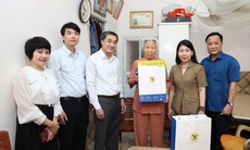 Thứ trưởng Bộ Y tế Trần Văn Thuấn thăm, tri ân các gia đình thương binh, liệt sĩ ở Hưng Yên