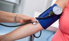 Cẩm nang kiểm soát huyết áp mùa hè cho người bệnh tim