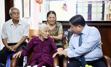 Phó Thủ tướng thăm, tặng quà Mẹ Việt Nam anh hùng, gia đình chính sách ở Khánh Hòa