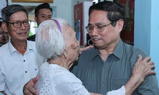 Thủ tướng thăm Mẹ Việt Nam anh hùng, dâng hương tại Thành cổ Quảng Trị và Nghĩa trang Đường 9