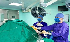 Phẫu thuật tái tạo dây chằng điều trị trật khớp cùng đòn bằng nội soi