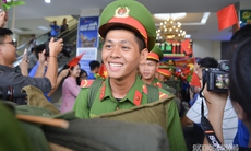 Nụ cười rạng rỡ của các cán bộ, chiến sĩ miền Nam chuẩn bị cho lễ diễu binh dịp Quốc khánh 2/9
