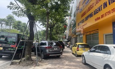 Hà Nội: Vỉa hè đường Võ Chí Công bị 'biến' thành gara, bãi đỗ xe
