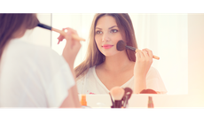 Trang điểm nhiều có hại da không?