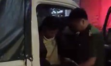 Công an xã dùng xe tuần tra đưa người gặp nạn đi cấp cứu