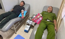 2 chiến sĩ Công an Tuyên Quang hiến máu cứu thiếu niên 14 tuổi qua cơn nguy kịch